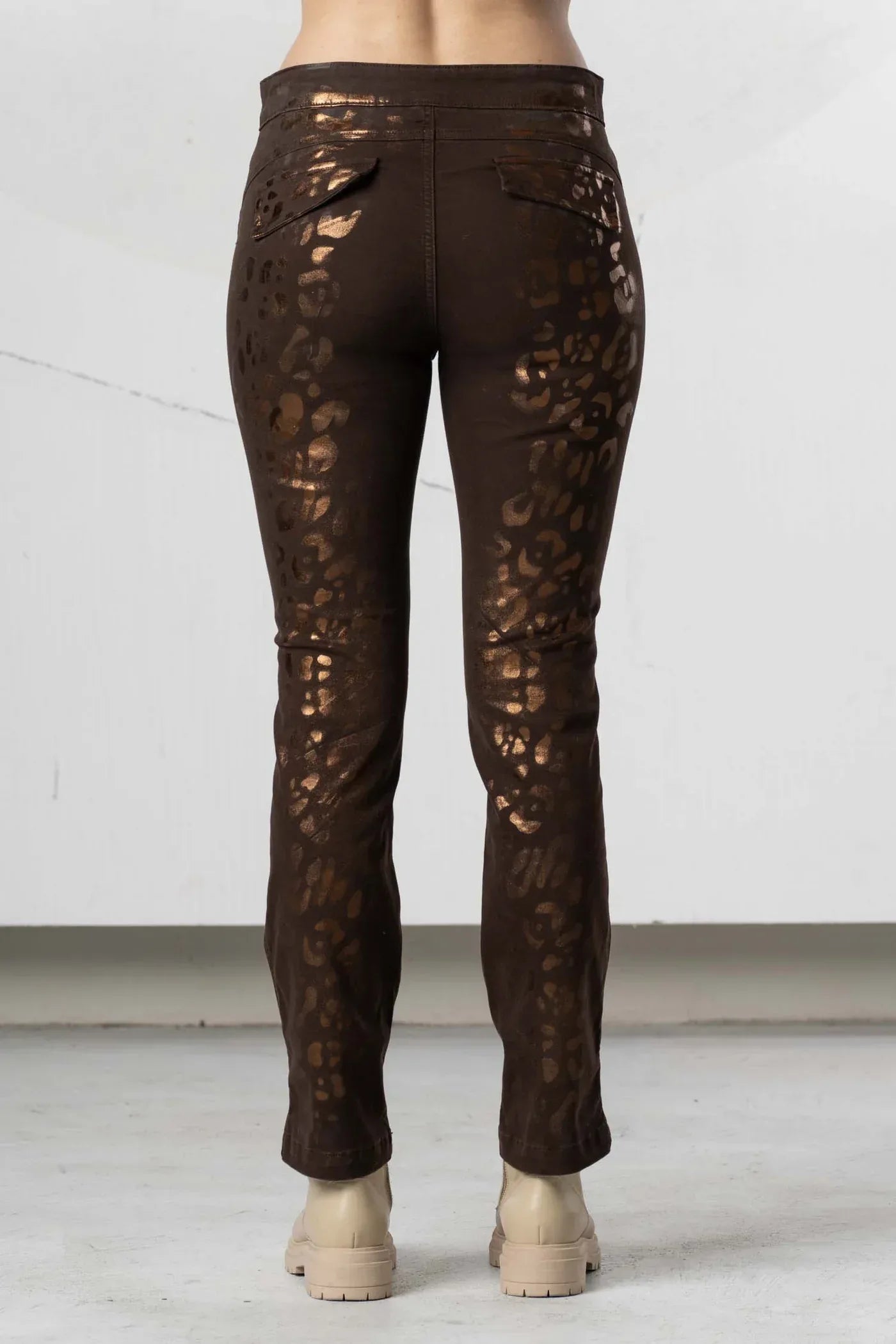 Elisa Cavaletti leopard print jeans with a slim fit and stylish design, featuring classic leopard pattern and modern denim details.