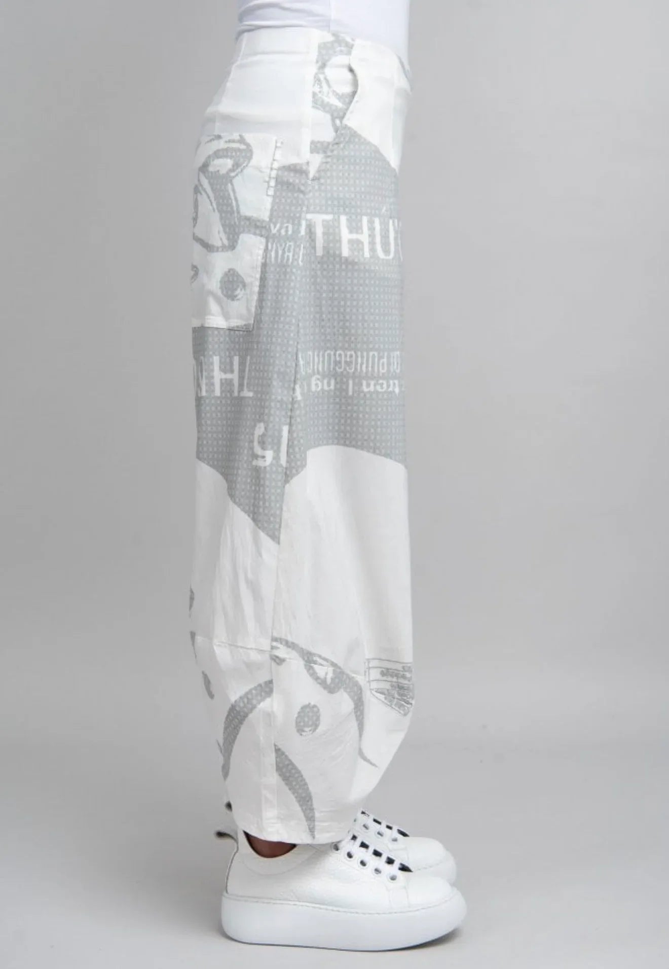 Rundholz barrel pants in white with grey check pattern, casual fit, front pockets, and tailored design.