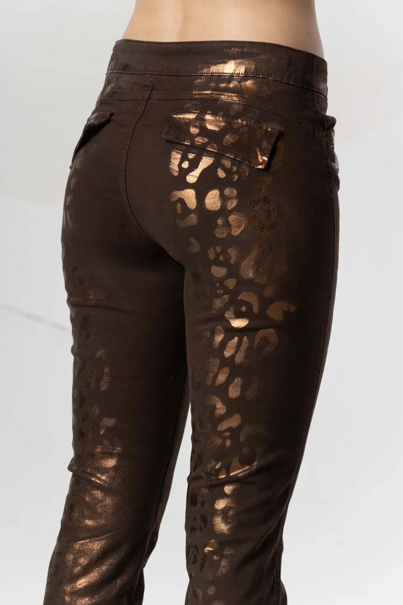 Elisa Cavaletti leopard jeans with a stylish animal print design and classic denim fit, showcased in the product image.