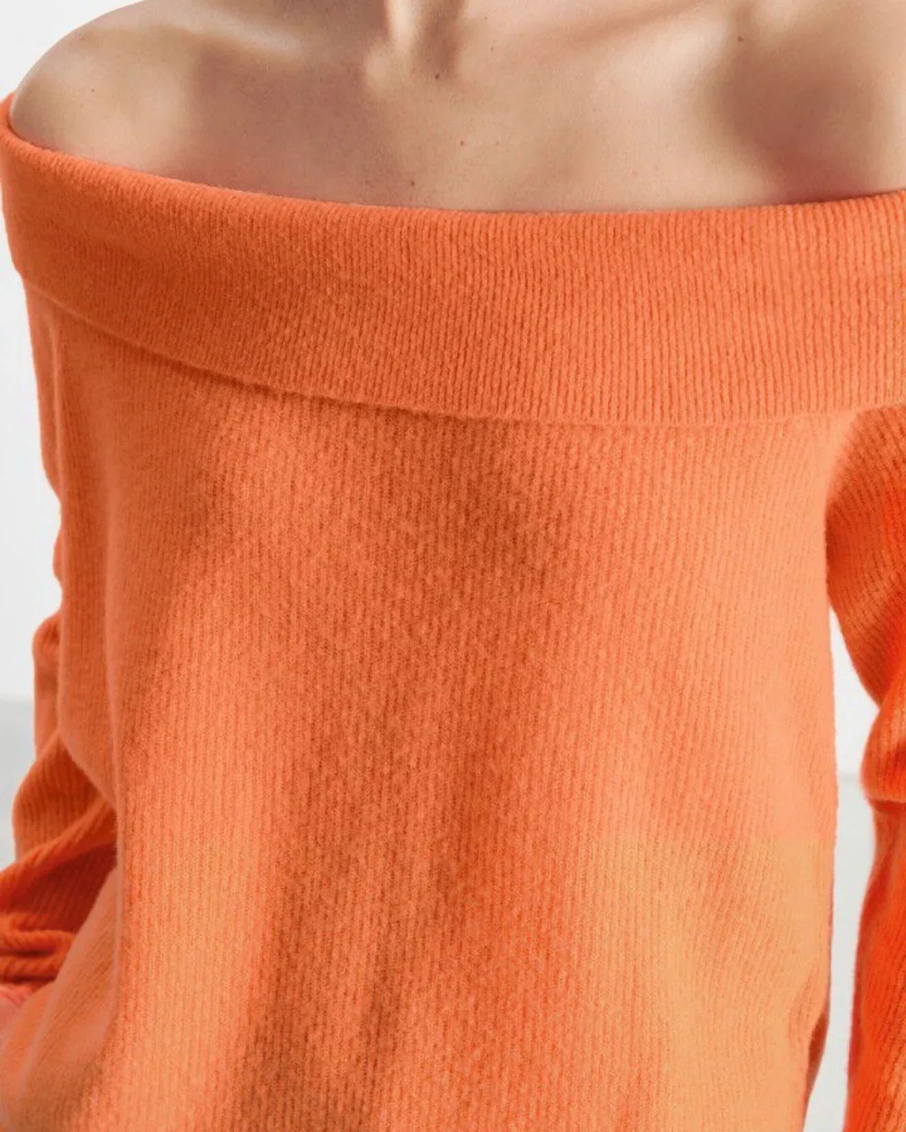 American Vintage Raxow 18J off-shoulder sweater in vibrant orange Madlar with a cozy, relaxed fit.