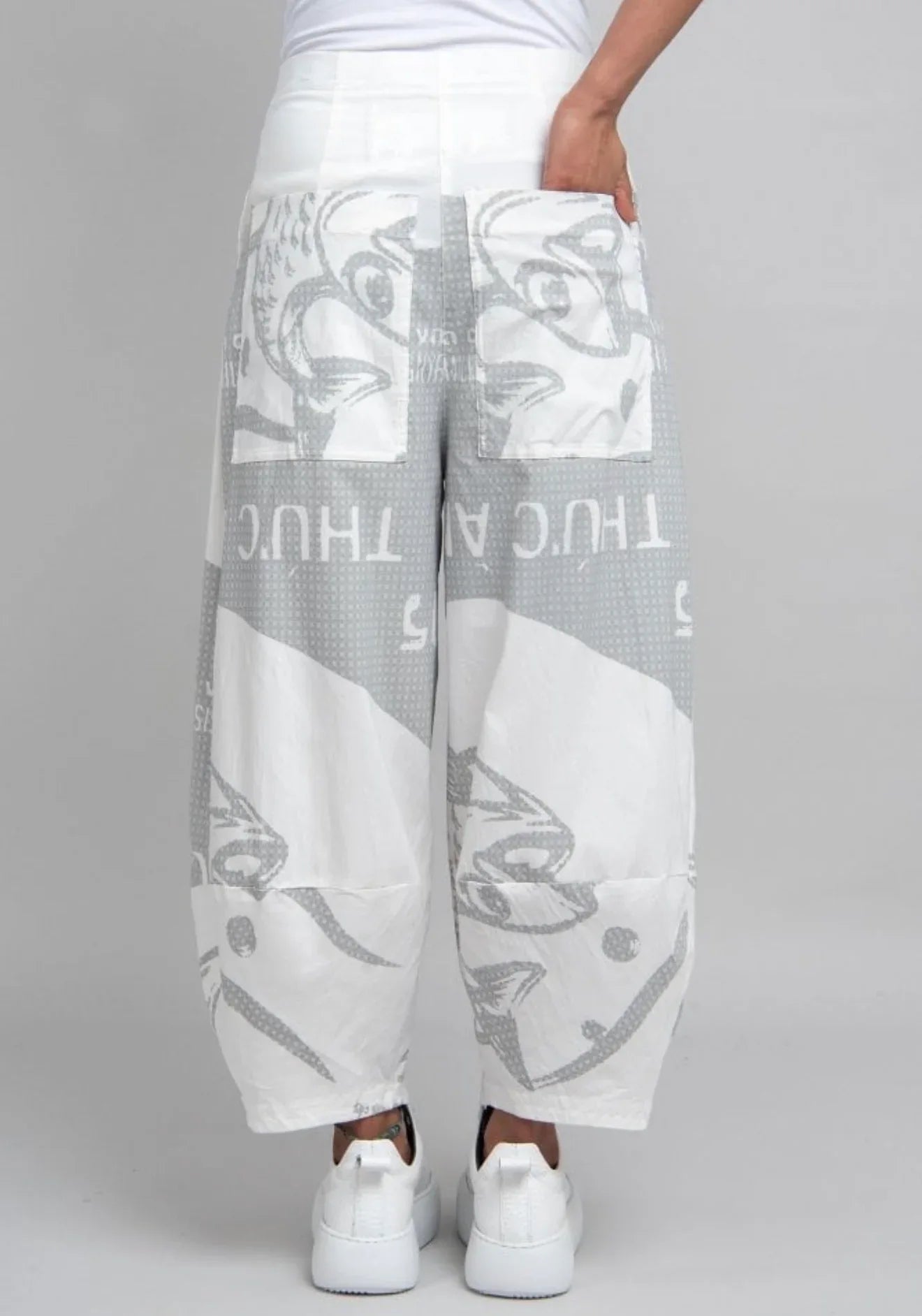 Rundholz barrel pant in white with grey check pattern, stylish wide-leg trousers with tailored fit and modern design.