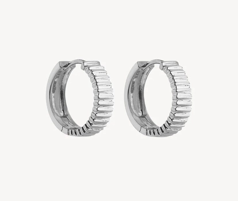 Najo - Raya Huggie Earring | Silver