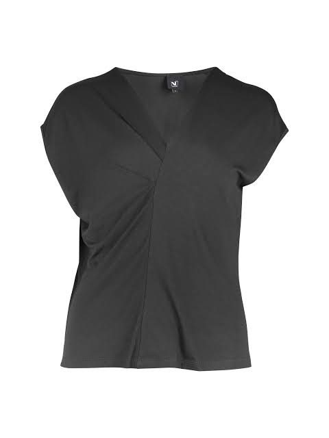 Nu Denmark -Yasmi Tee V Neck | Black